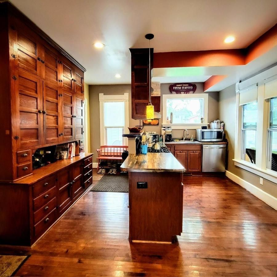 Charming Restored 1891 House Fort Atkinson Exterior foto